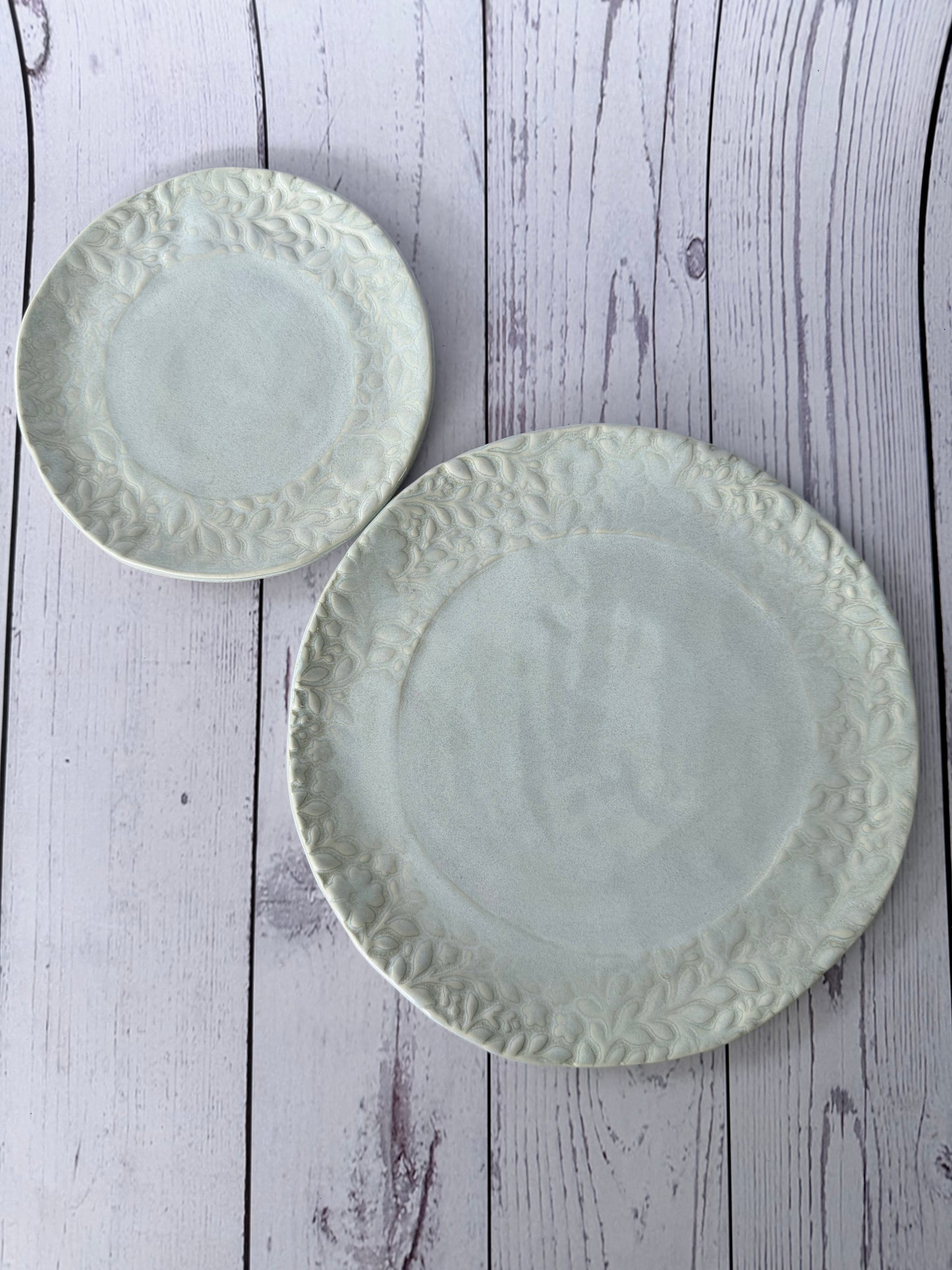 Pale winter blue plate set