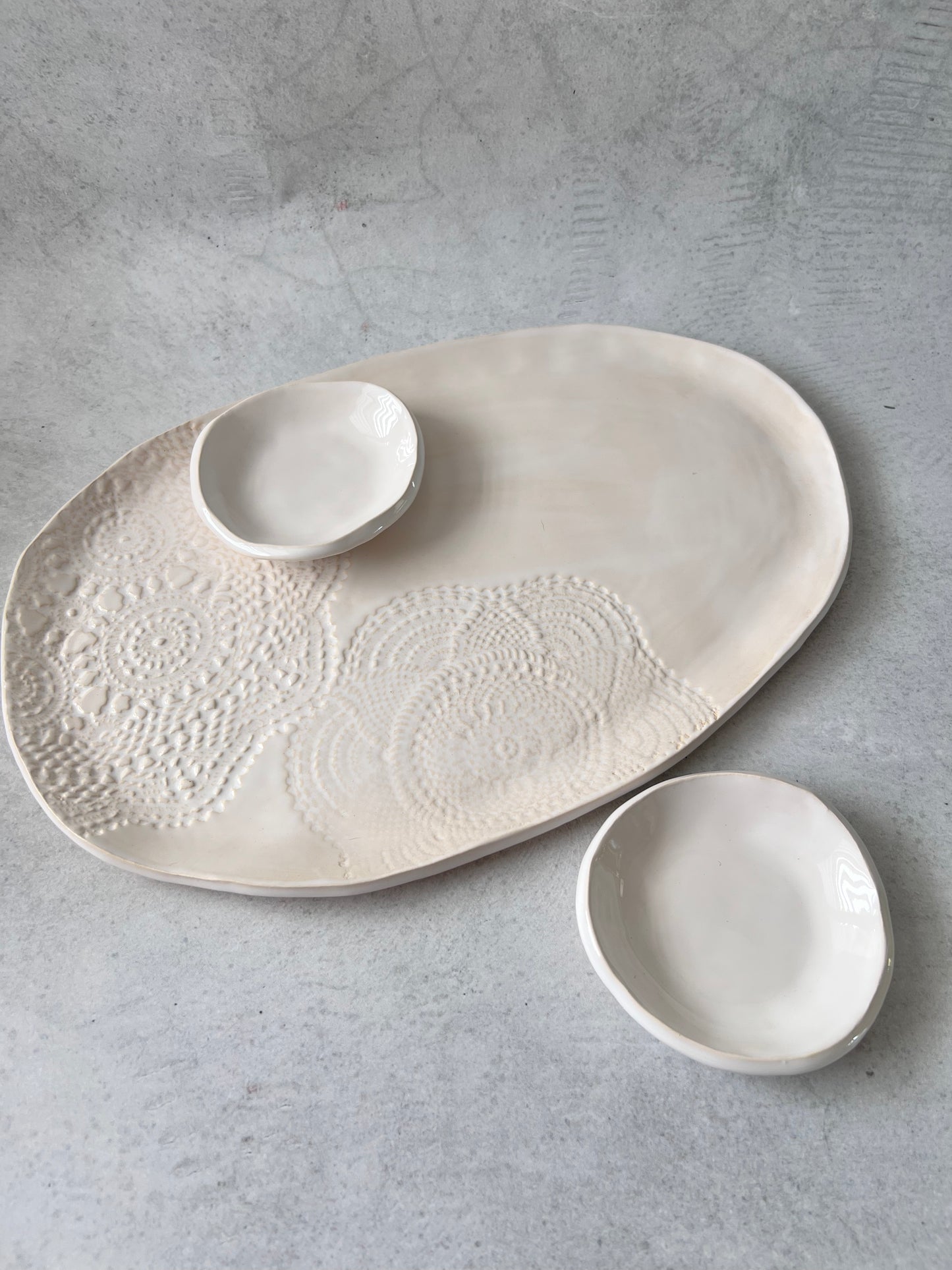 Large serving platter & two side dishes.