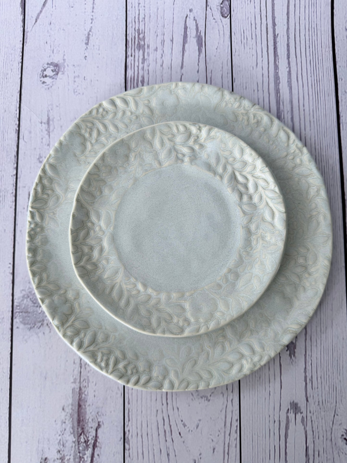 Pale winter blue plate set