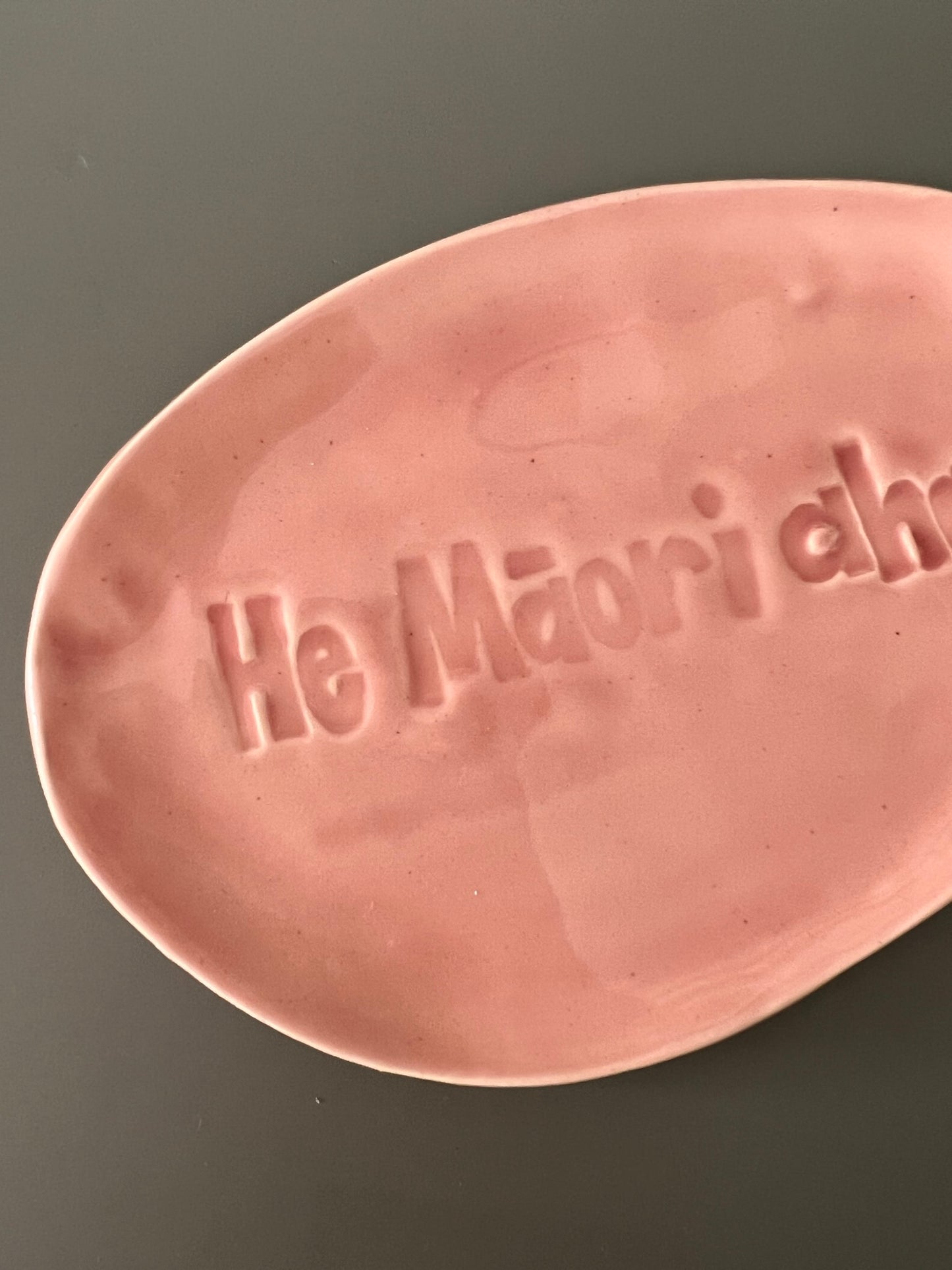 He Māori ahau pink trinket