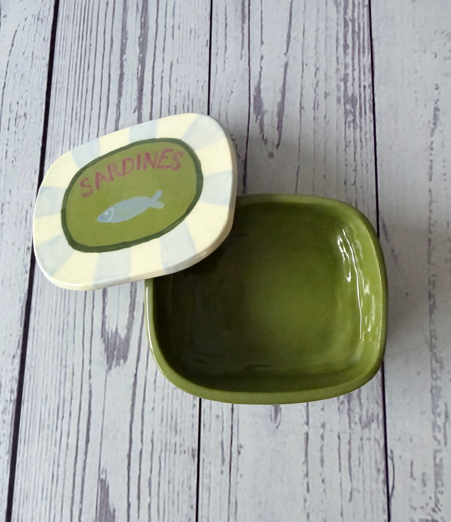 Green sardine trinket