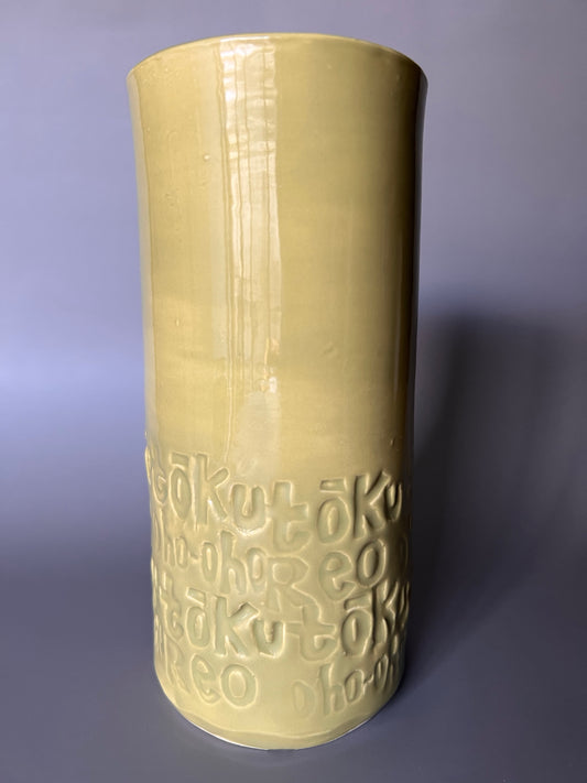 Avocado Green Tōku reo, tōku oho-oho vase